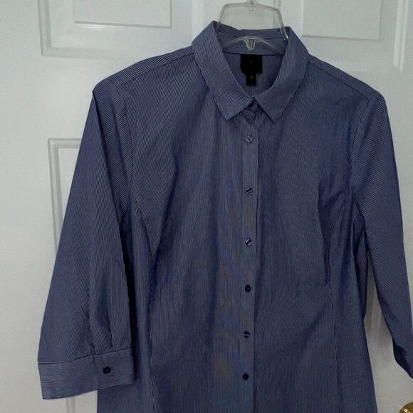 Worthington Women Blue pinstripe Button front ¾ length Sleeve Blouse - Picture 2 of 9